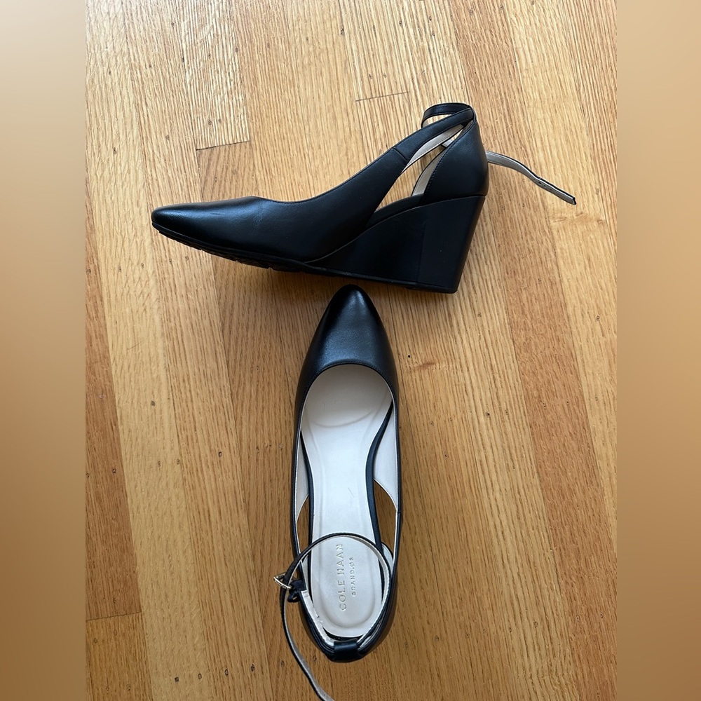 Black Cole Haan Leather Pumps. High quality. very comfortable.